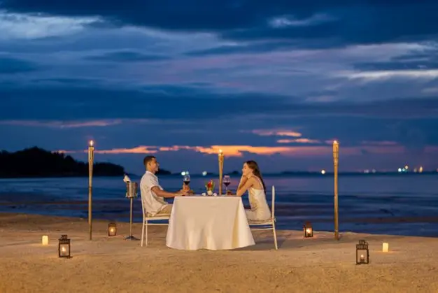 fp tnjfp romantic dinner 32979 Classic Hor resized 900