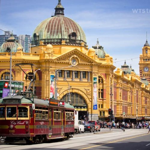 Iconic Flinders Street Station Melbourne_shutterstock_123187171